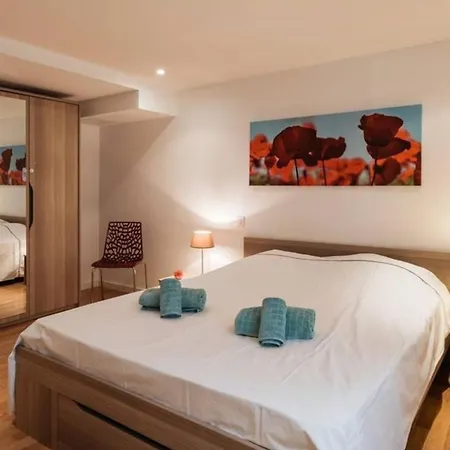 The Charming And Authentic Lintier 8 People Bellecour *